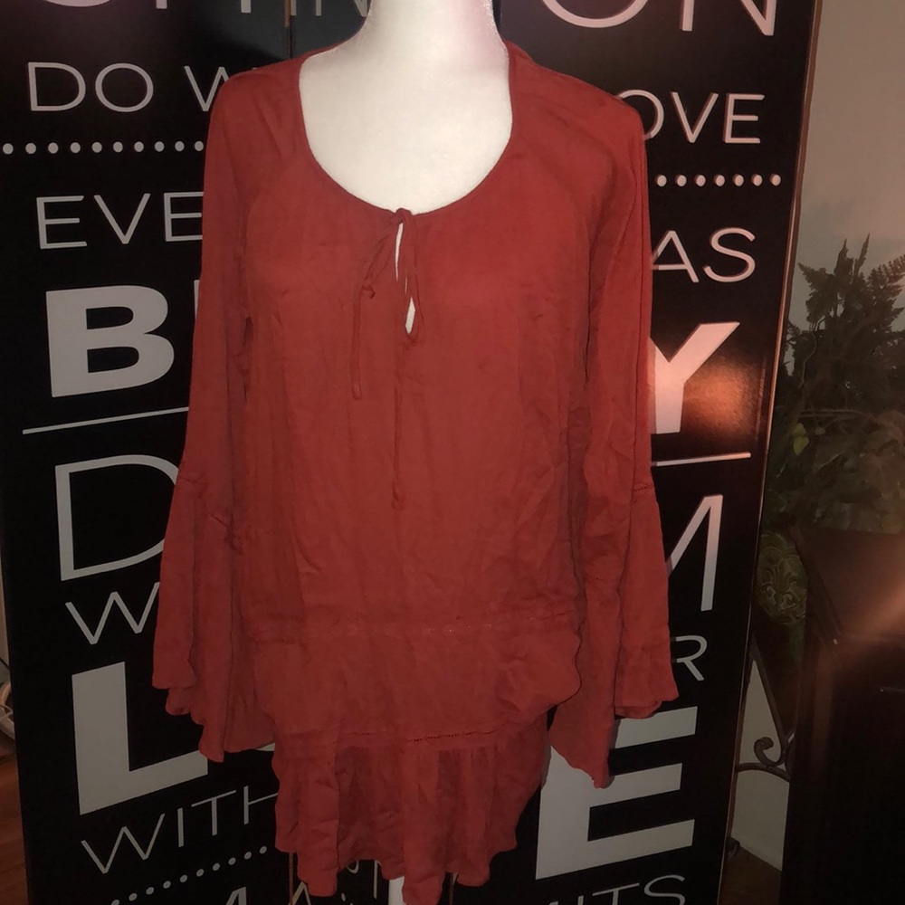 Burnt orange feminine top , so insanely cute .